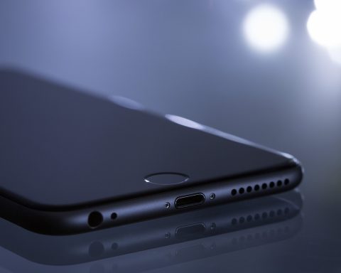 Vloeistof in lightning connector iPhone - Lees dit eerst